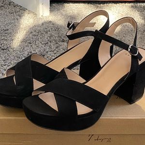 A new day, black chunky heel!